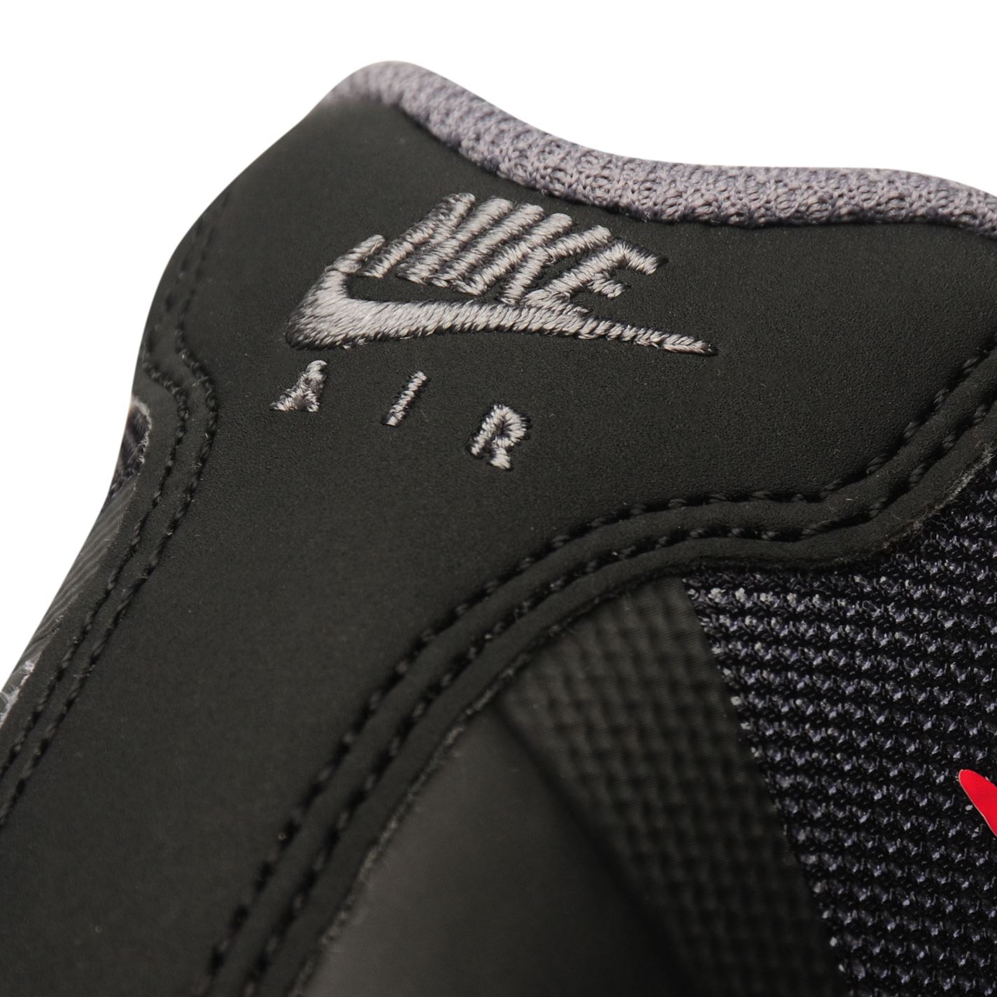 Adidasi sport Nike Air Max Invigor pentru Barbati gri inchis rosu