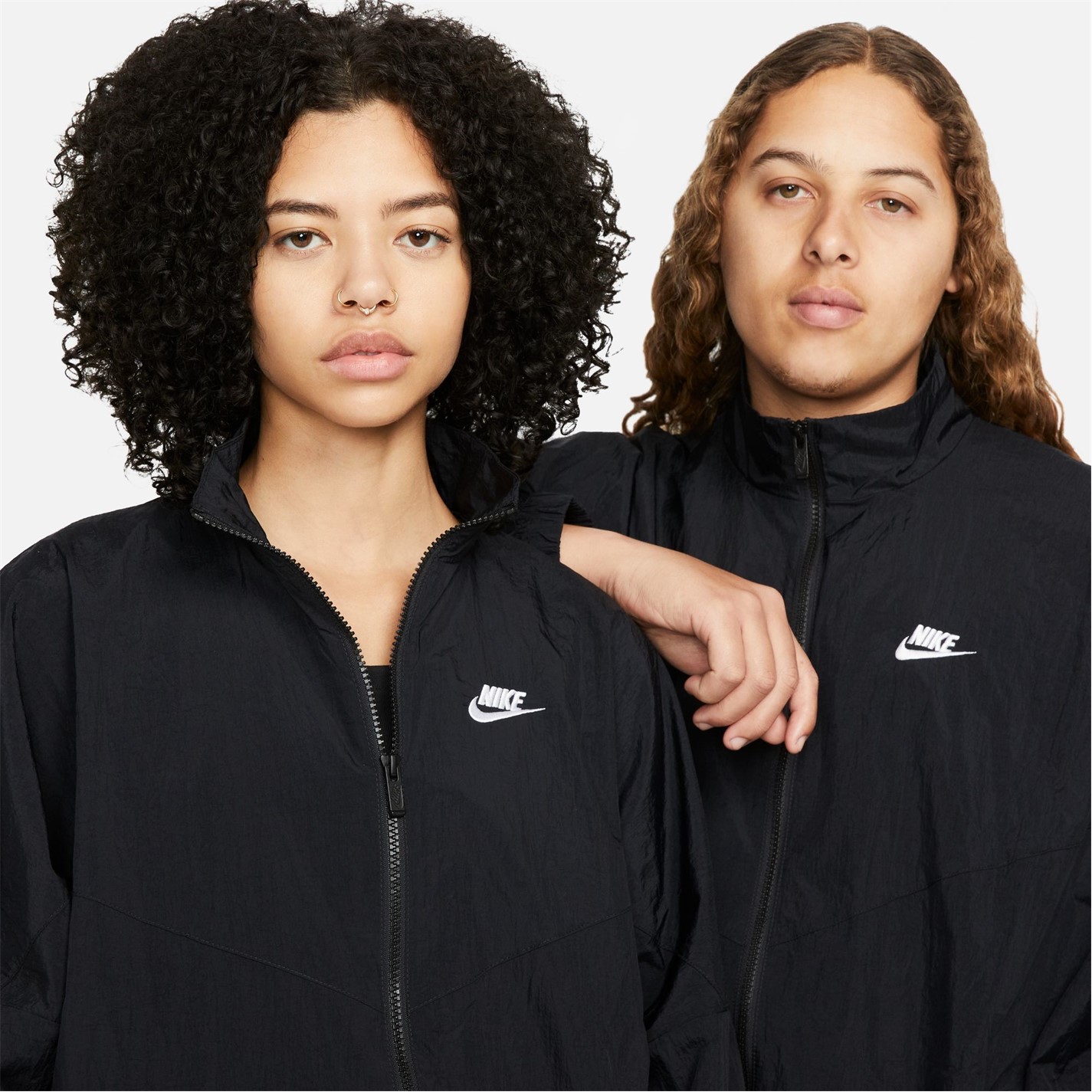 Jacheta Geaca pentru vant Nike Sportswear Statement pentru femei negru