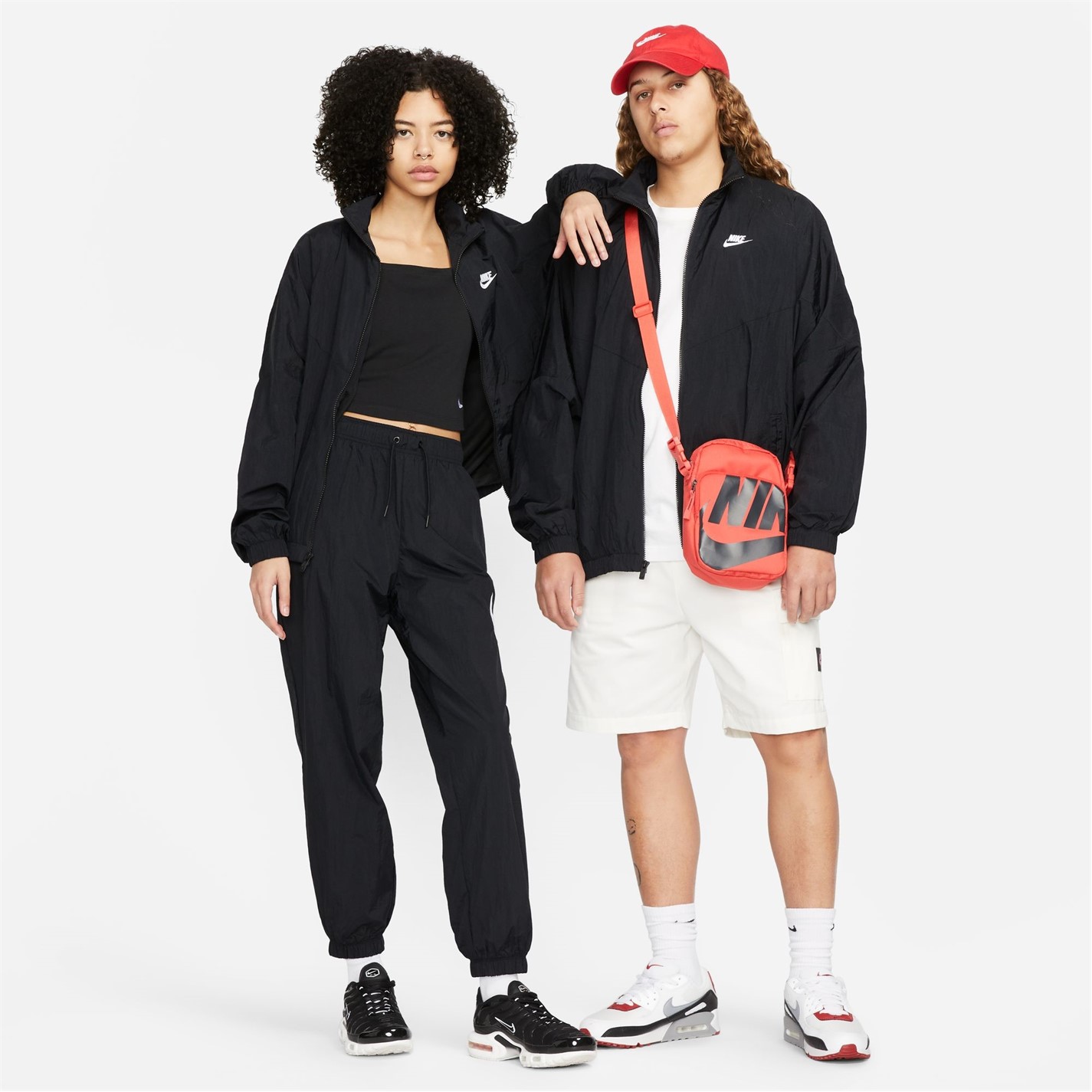 Jacheta Geaca pentru vant Nike Sportswear Statement pentru femei negru