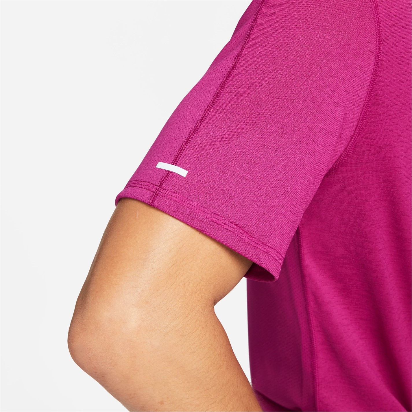 Tricou alergare Nike Dri-FIT Miler D.Y.E. maneca scurta pentru Barbati dynamic roz inchis